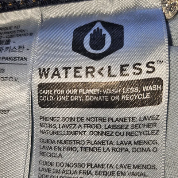 Levi's 525 Perfect Waist Straight Women's Jeans in Dark Blue - Picture 8 of 13